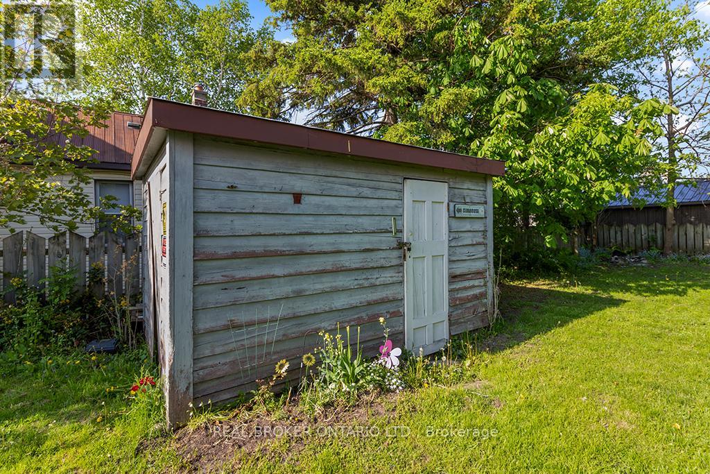 1323 2ND AVENUE W - 35