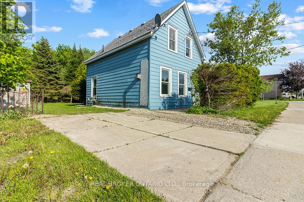 1323 2ND AVENUE W - 4