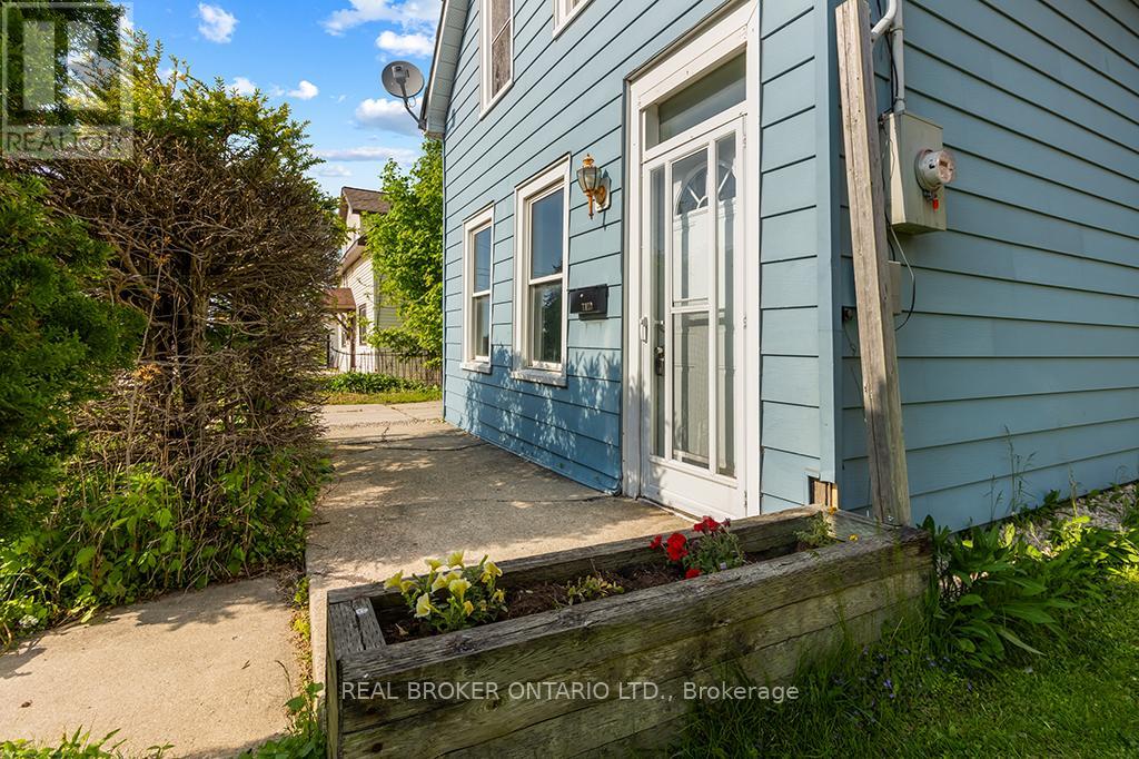 1323 2ND AVENUE W - 5