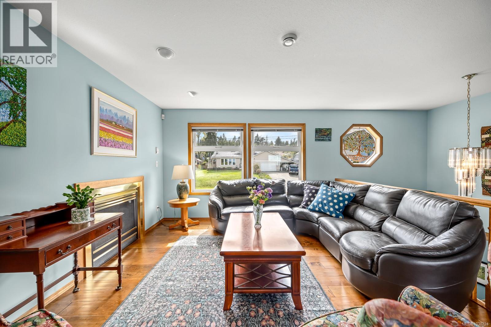 3834 Laurel Dr - 24