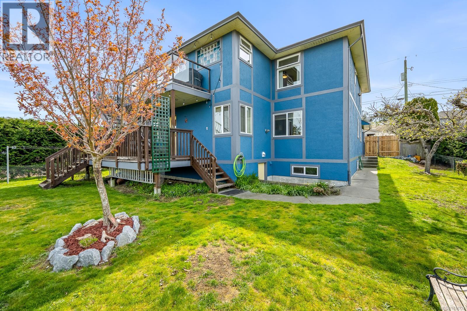 3834 Laurel Dr - 83
