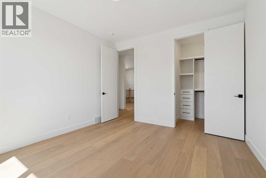 1027 32 Avenue NW - 34