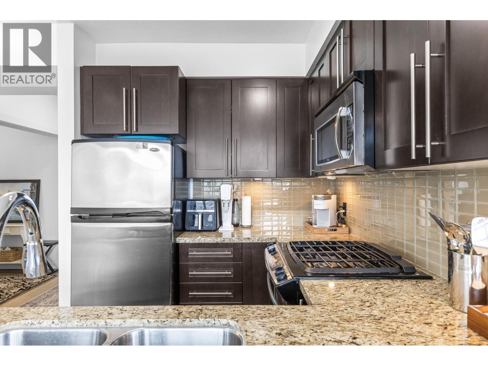 702 1075 Sunset Drive, Kelowna