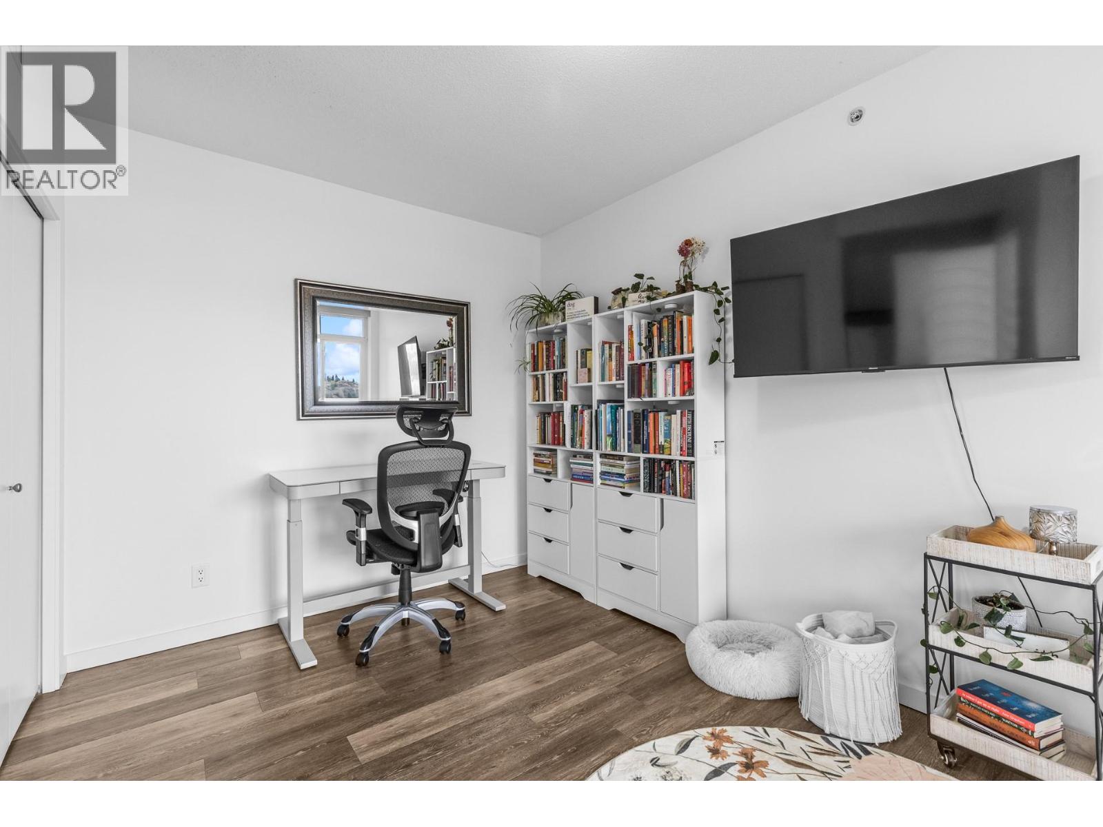 702 1075 Sunset Drive, Kelowna