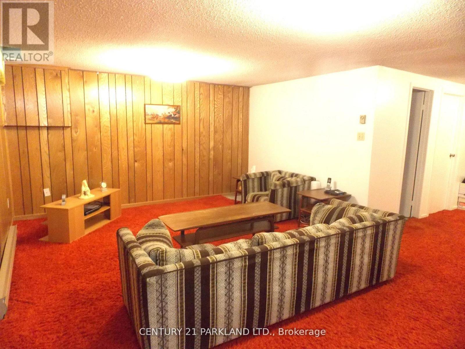 42 ANTIBES DRIVE - 24