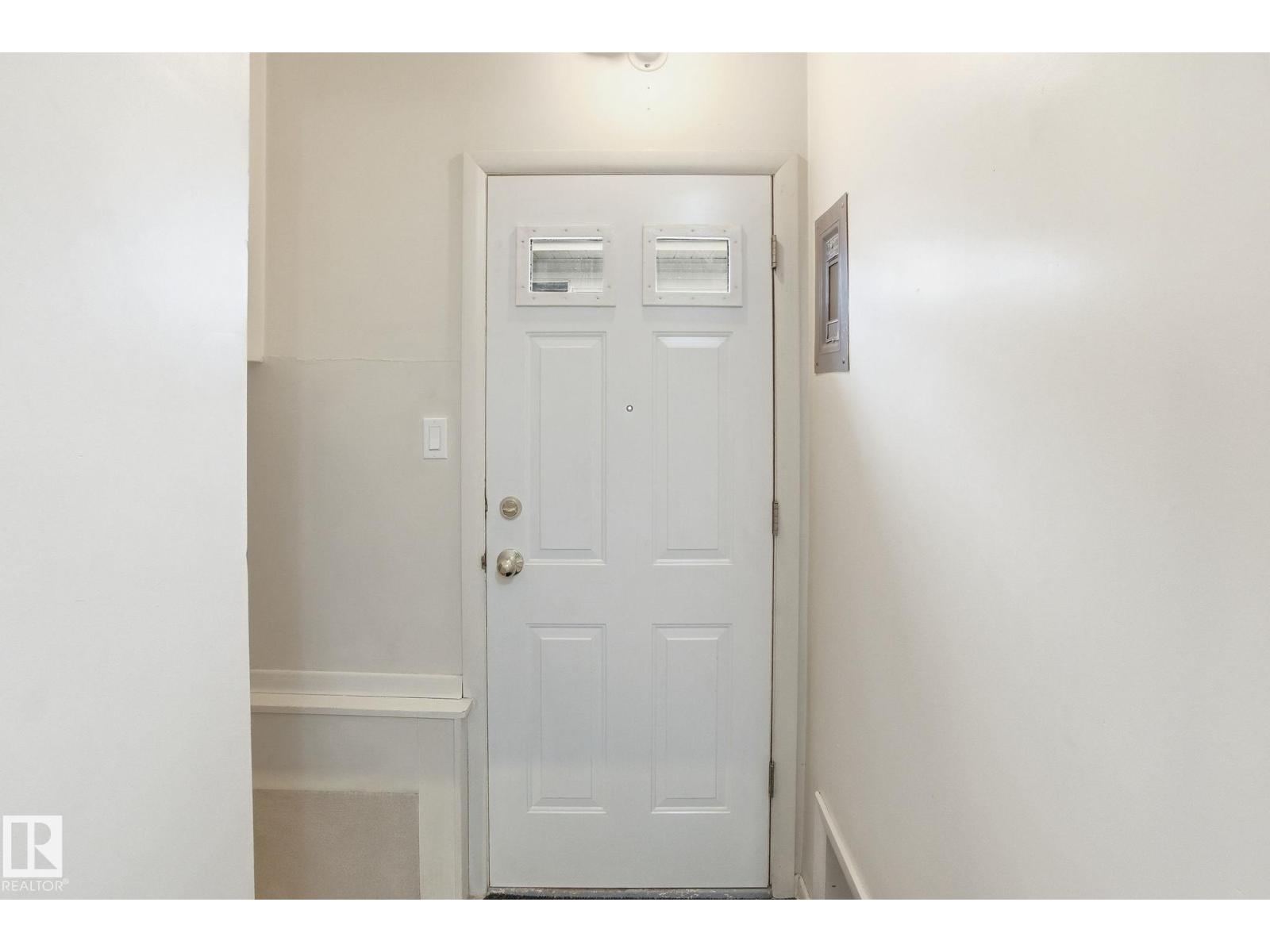 8208 73 AV NW - 26