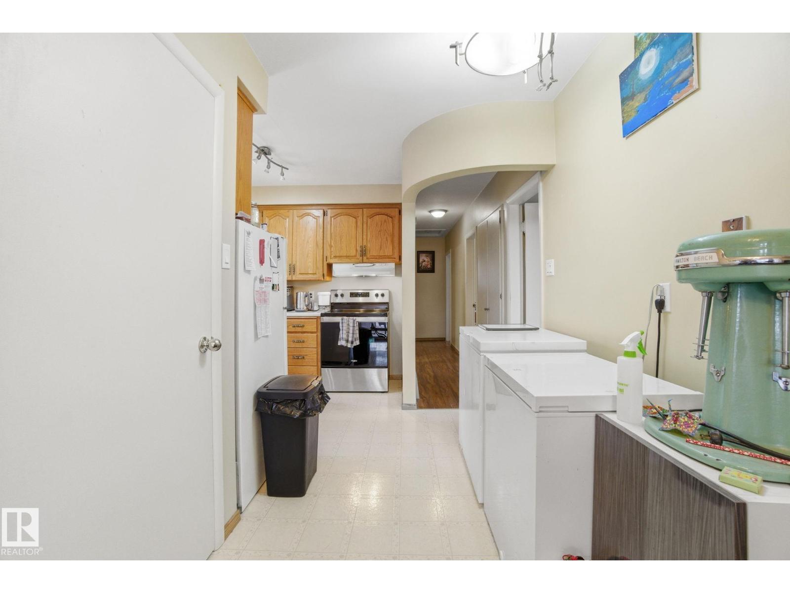 8208 73 AV NW - 12
