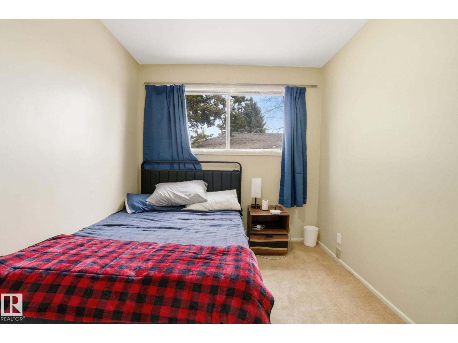 8208 73 AV NW - 24