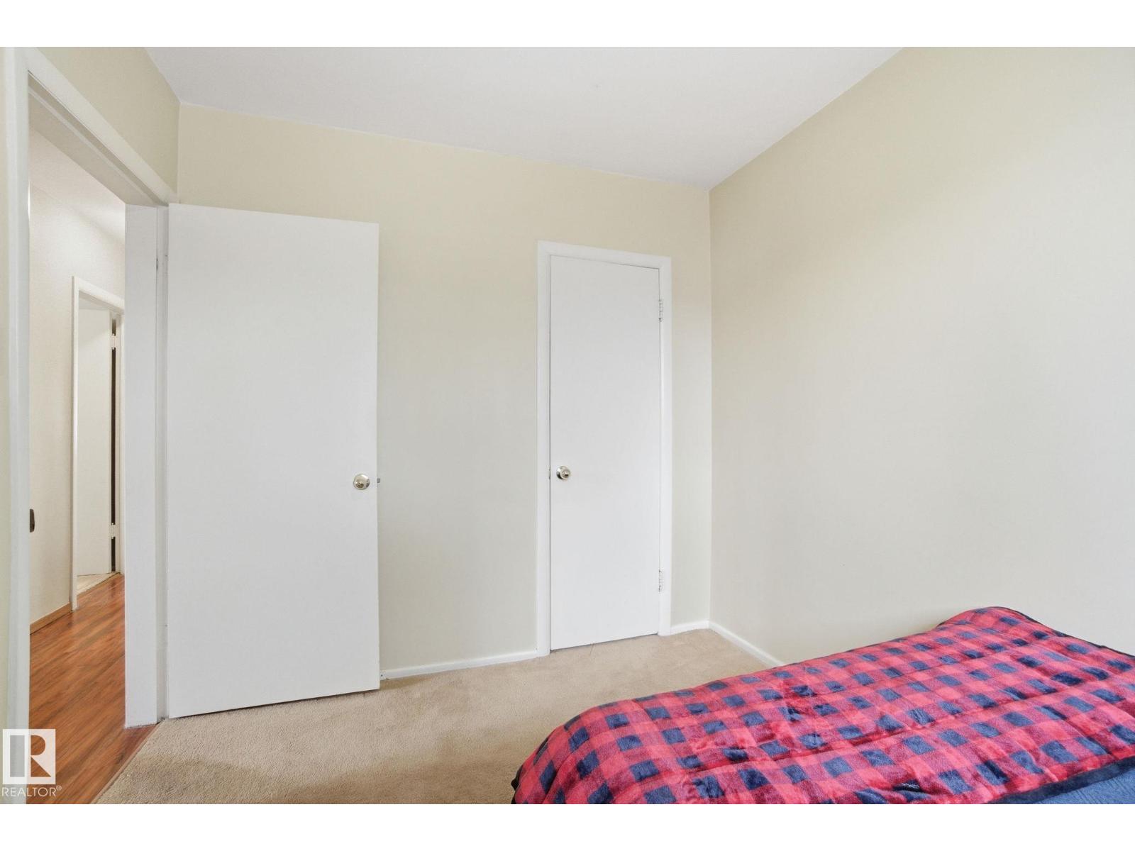 8208 73 AV NW - 25