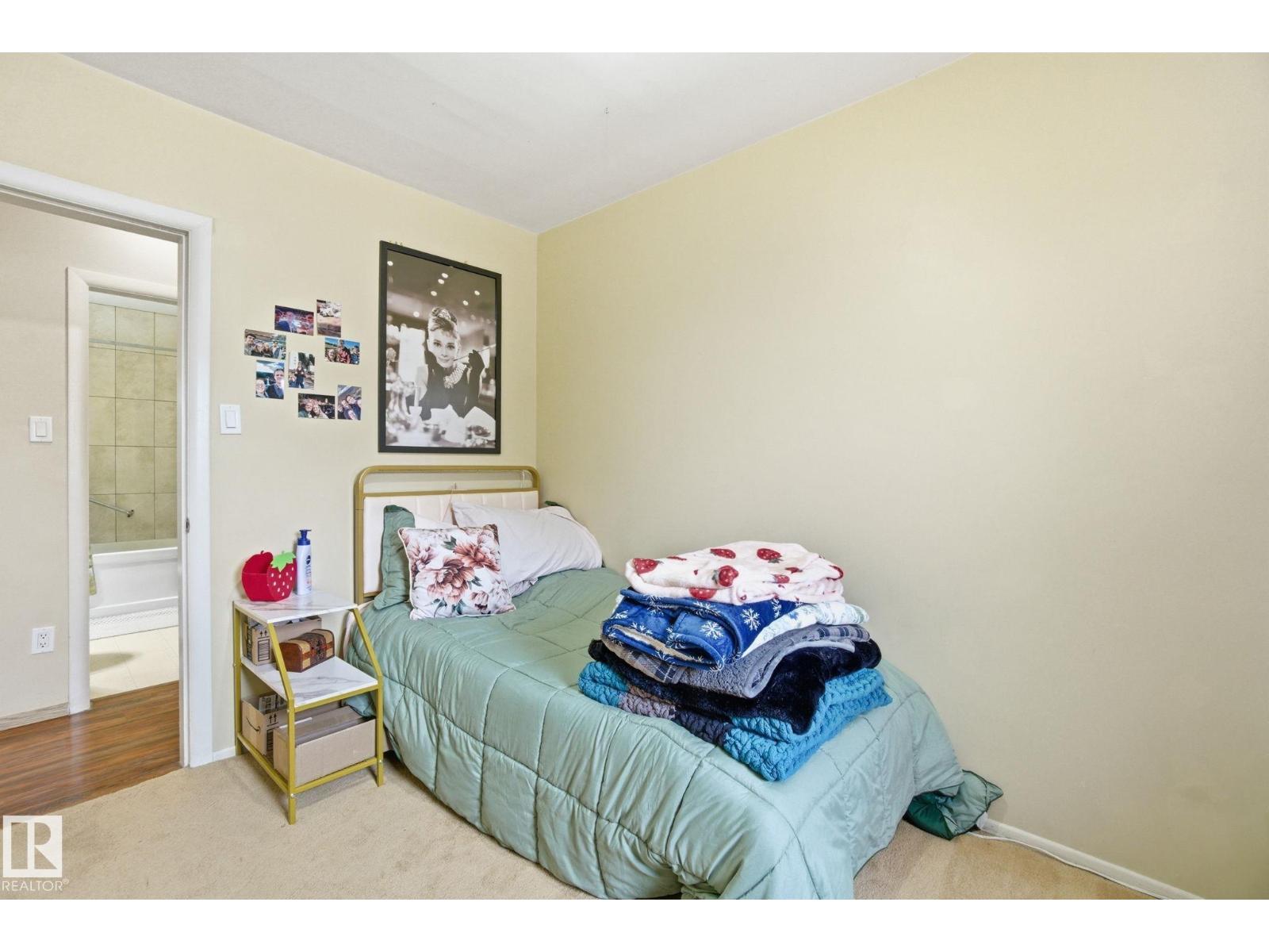 8208 73 AV NW - 17