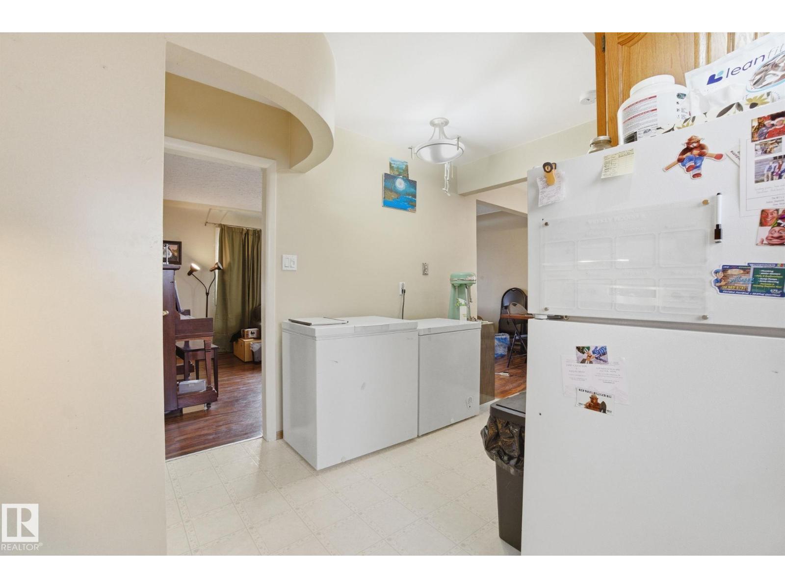 8208 73 AV NW - 15