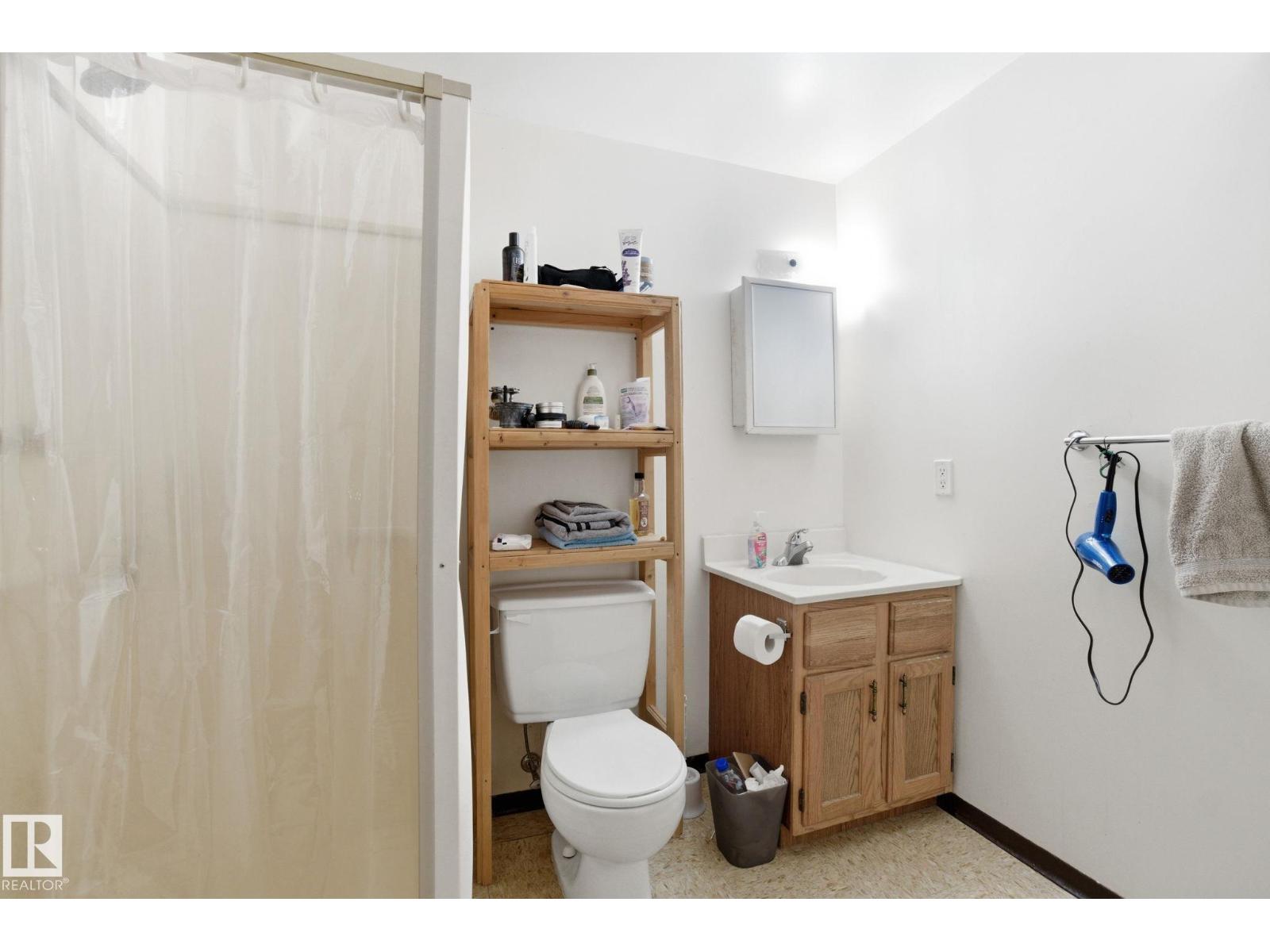 8208 73 AV NW - 34