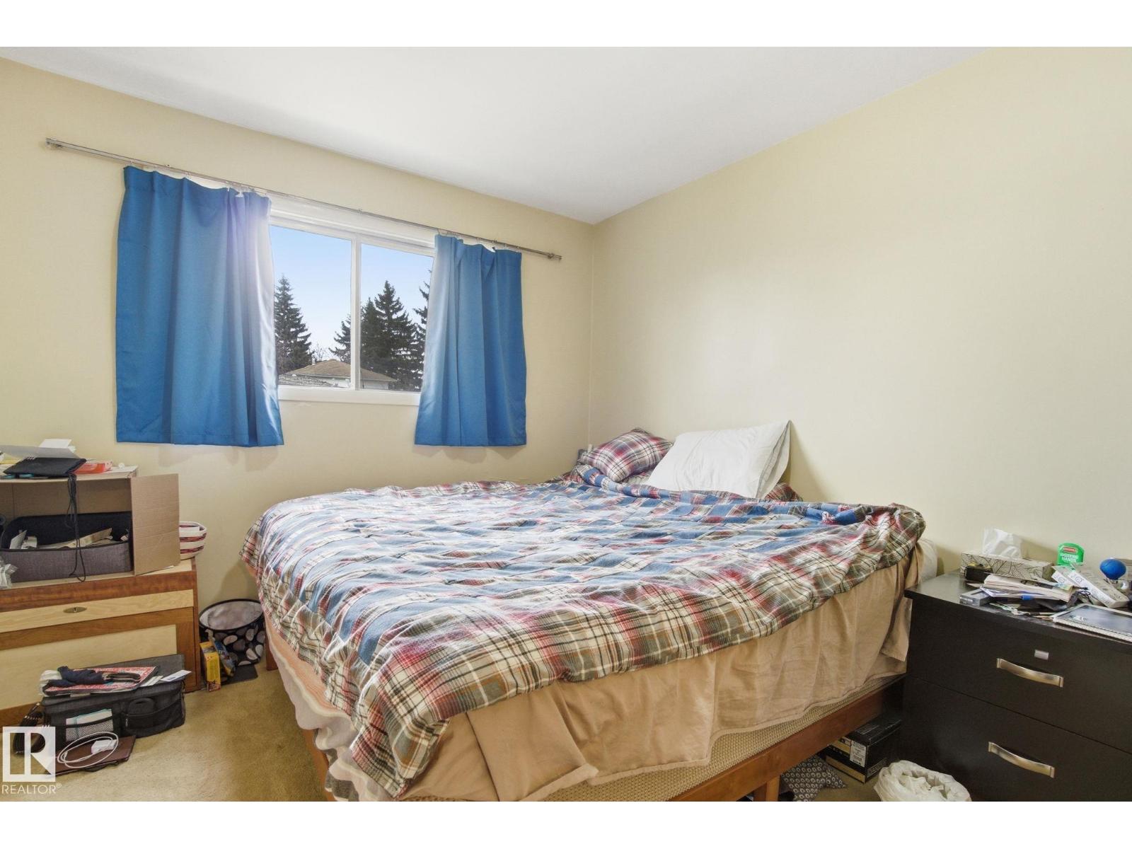8208 73 AV NW - 5