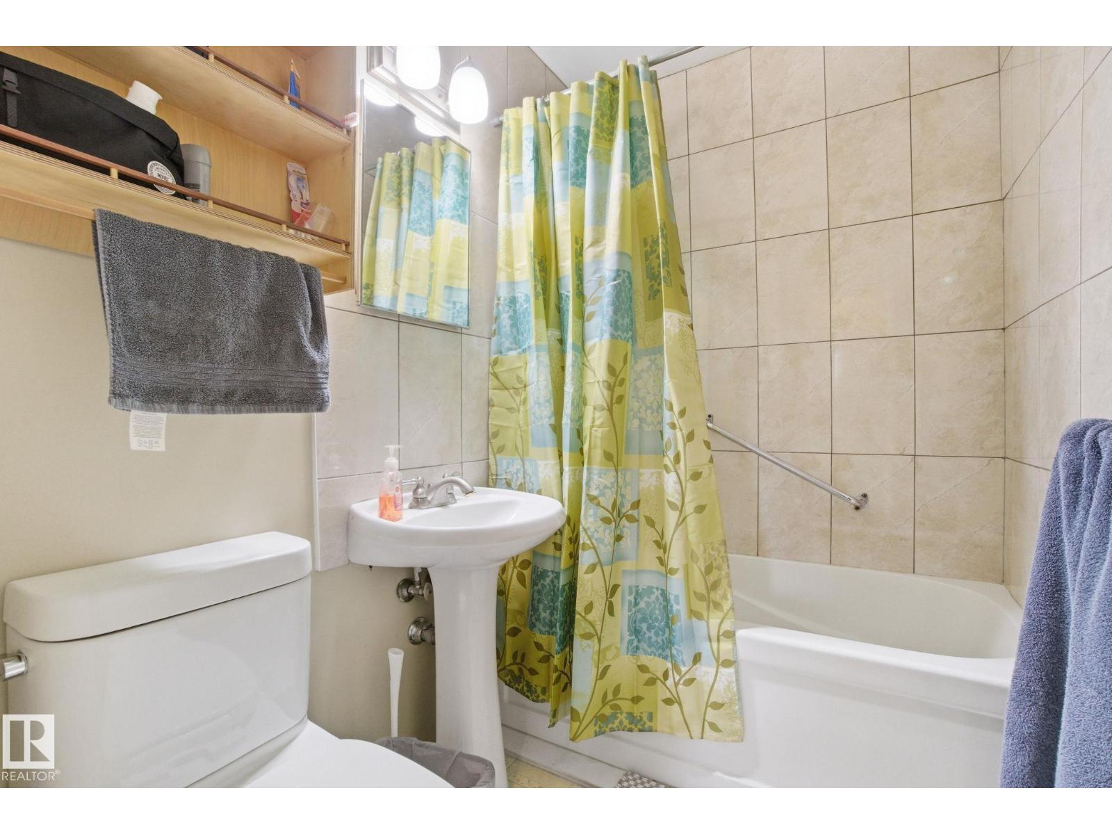 8208 73 AV NW - 20