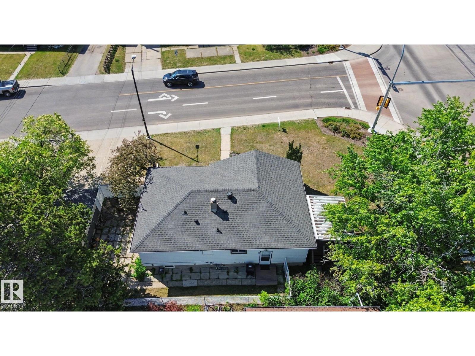 8208 73 AV NW - 44