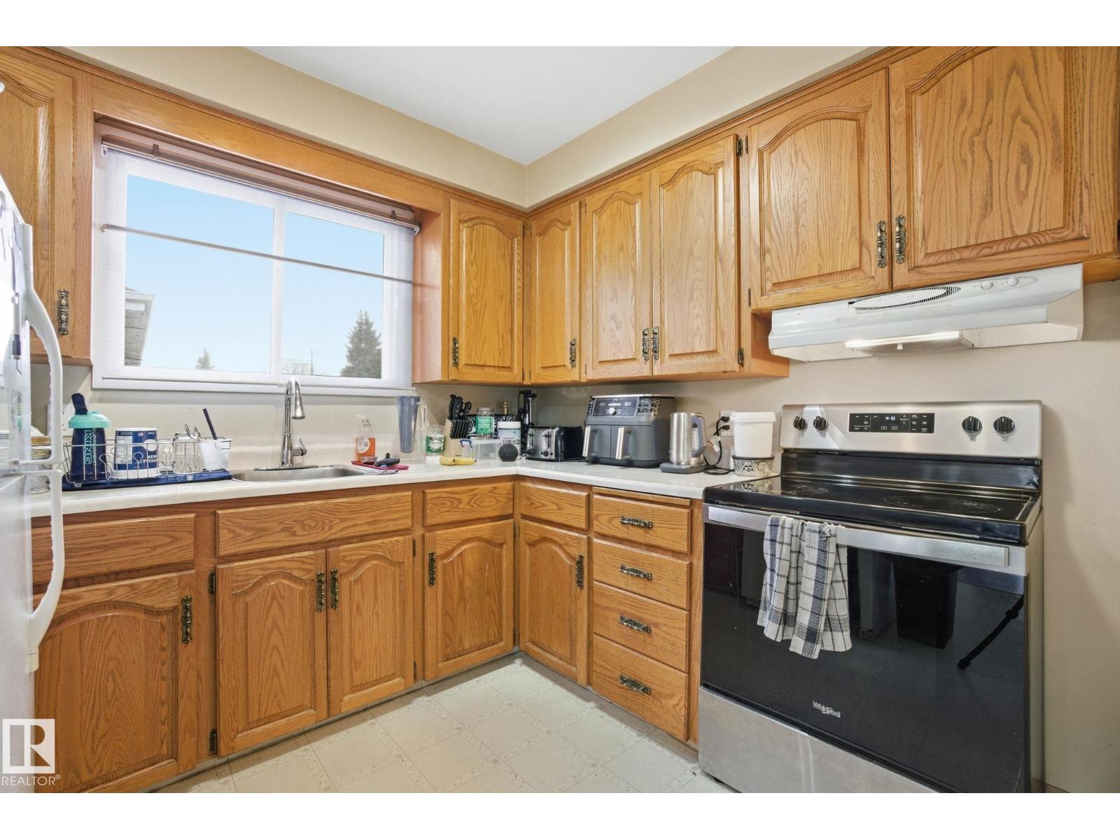 8208 73 AV NW - 4