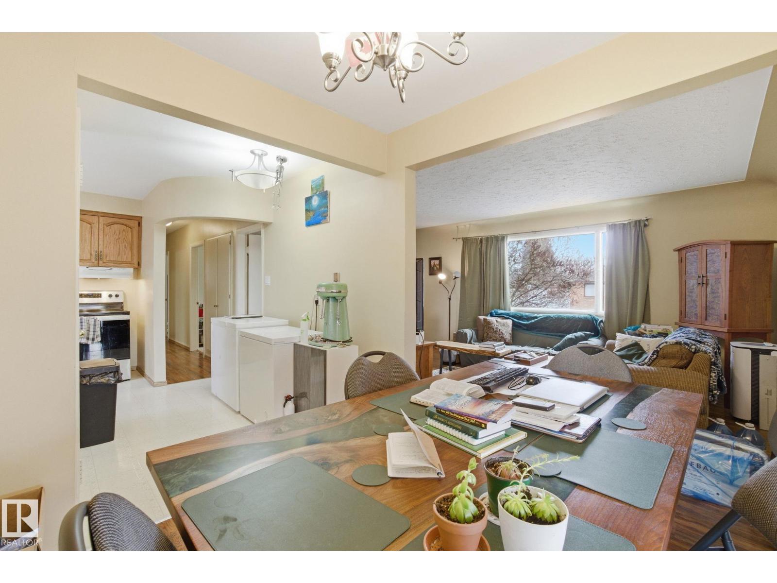 8208 73 AV NW - 11
