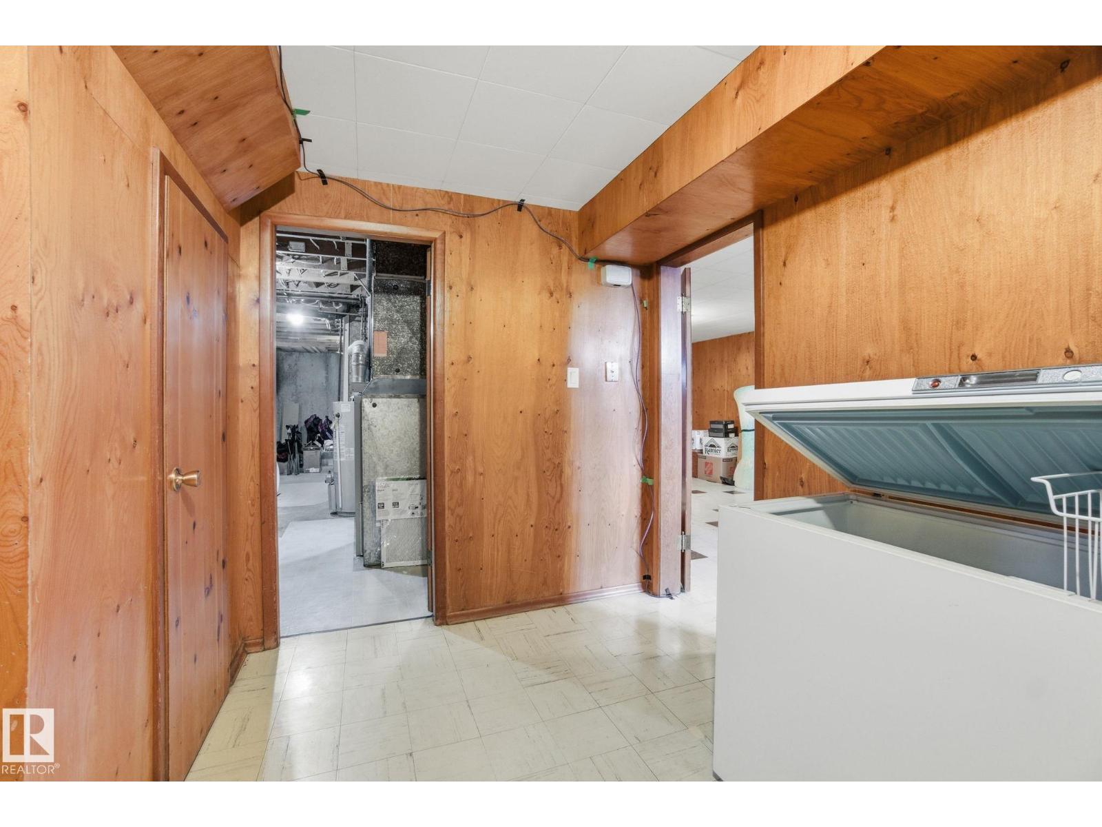8208 73 AV NW - 28