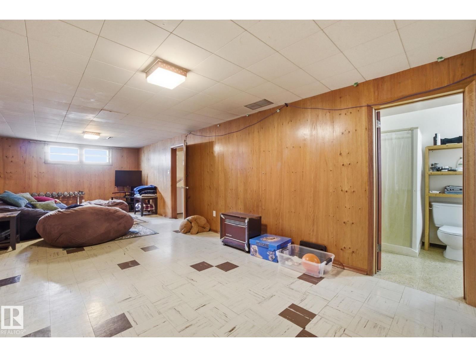 8208 73 AV NW - 33