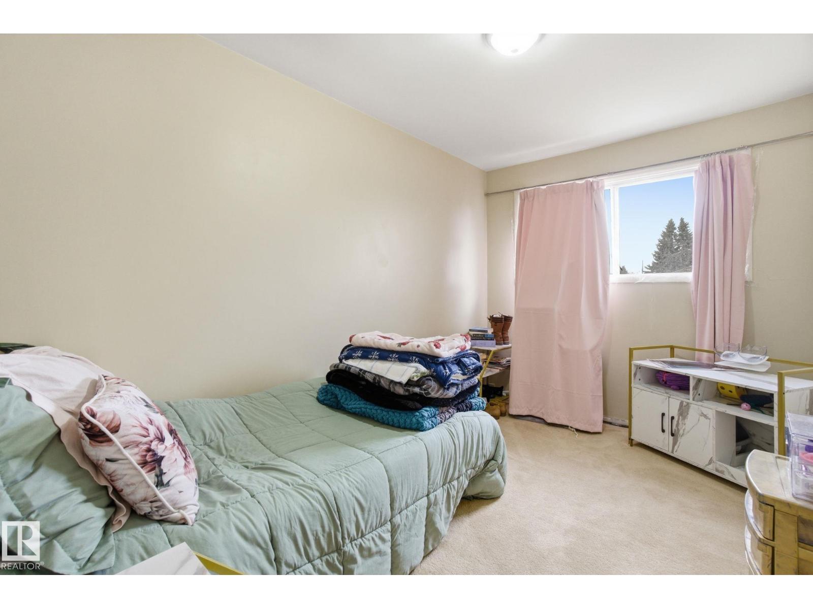 8208 73 AV NW - 16