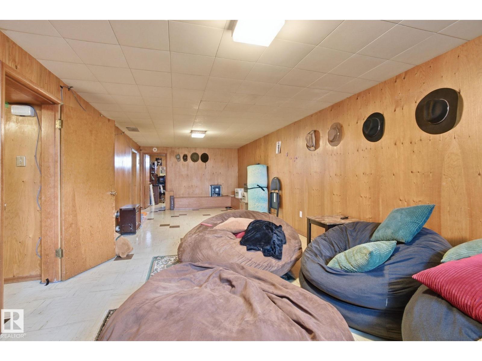 8208 73 AV NW - 30