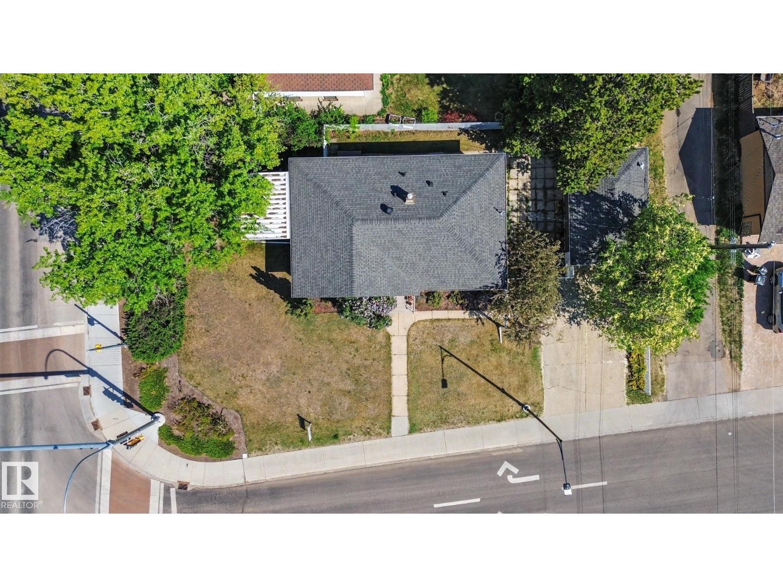 8208 73 AV NW - 43