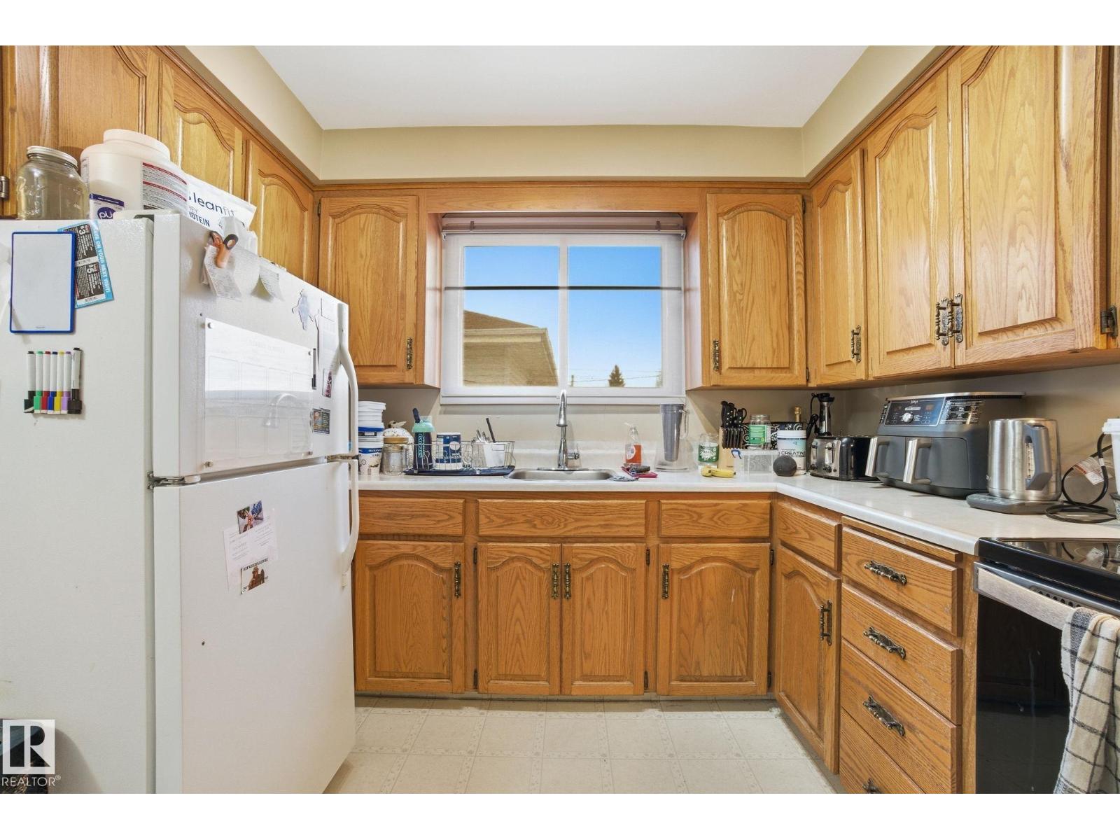 8208 73 AV NW - 13