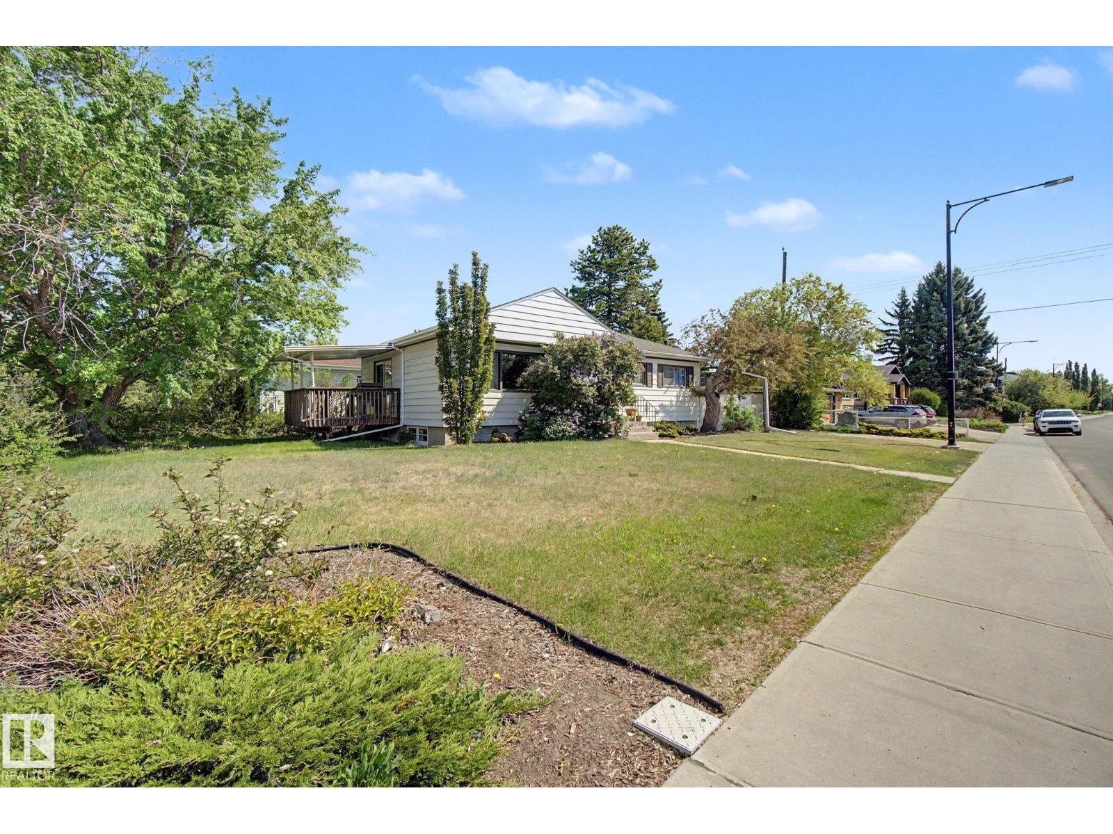 8208 73 AV NW - 47