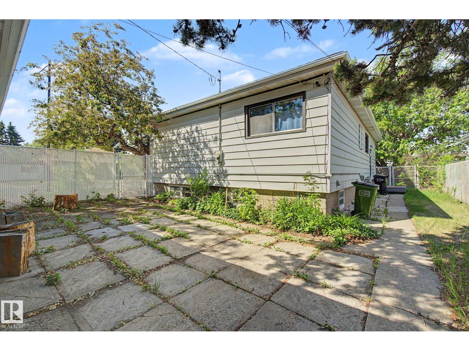 8208 73 AV NW - 53