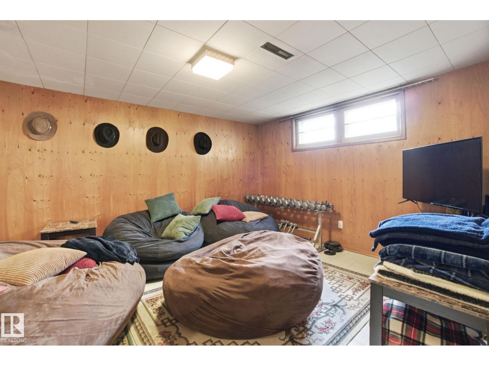 8208 73 AV NW - 29