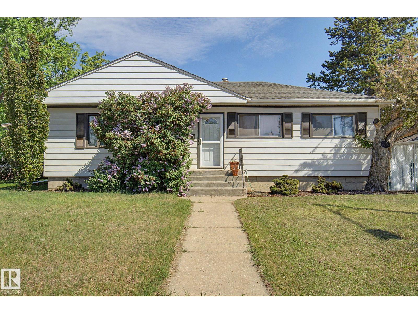 8208 73 AV NW - 1
