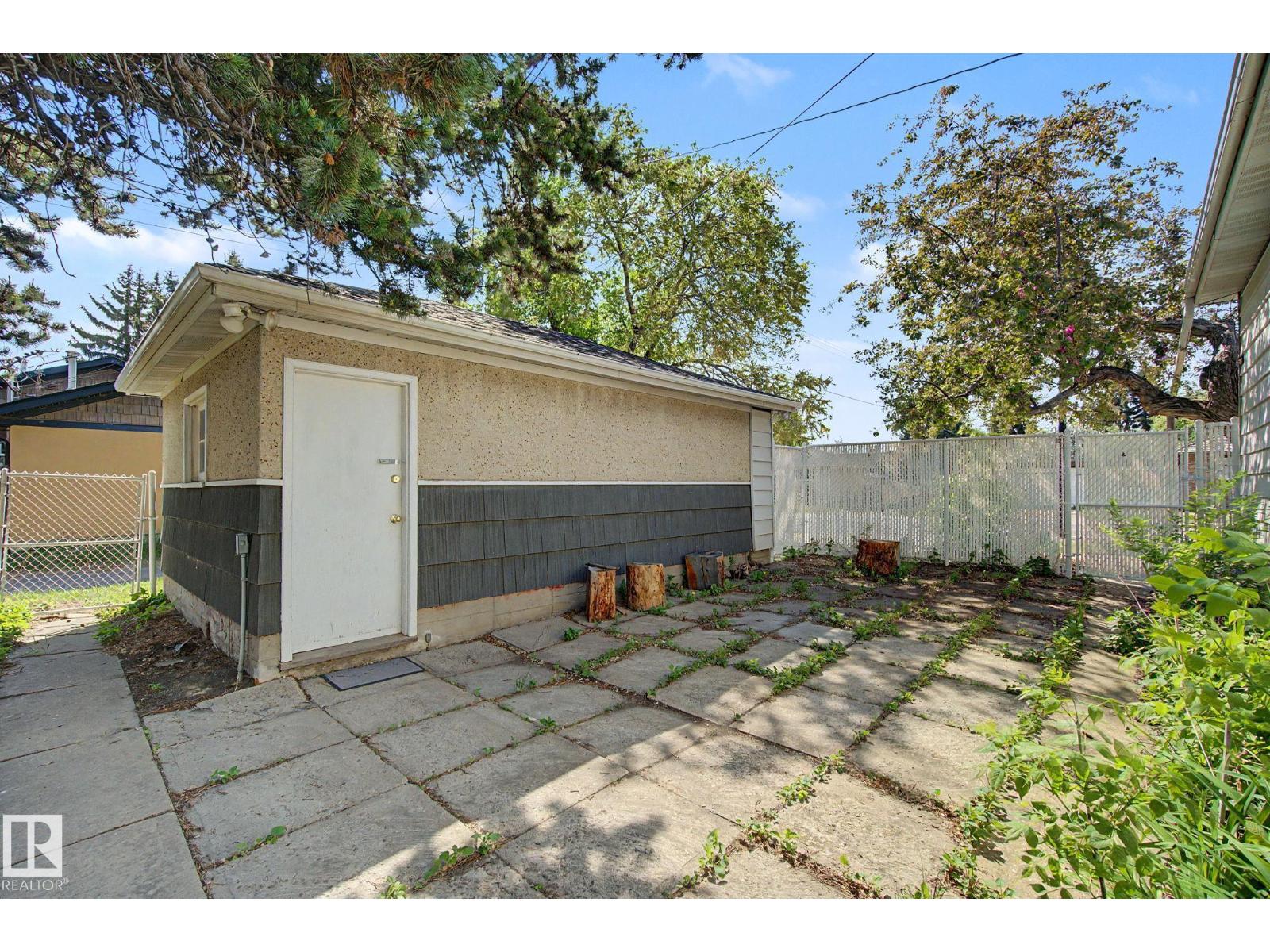 8208 73 AV NW - 52