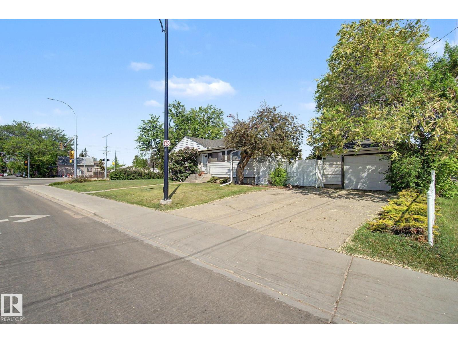 8208 73 AV NW - 48