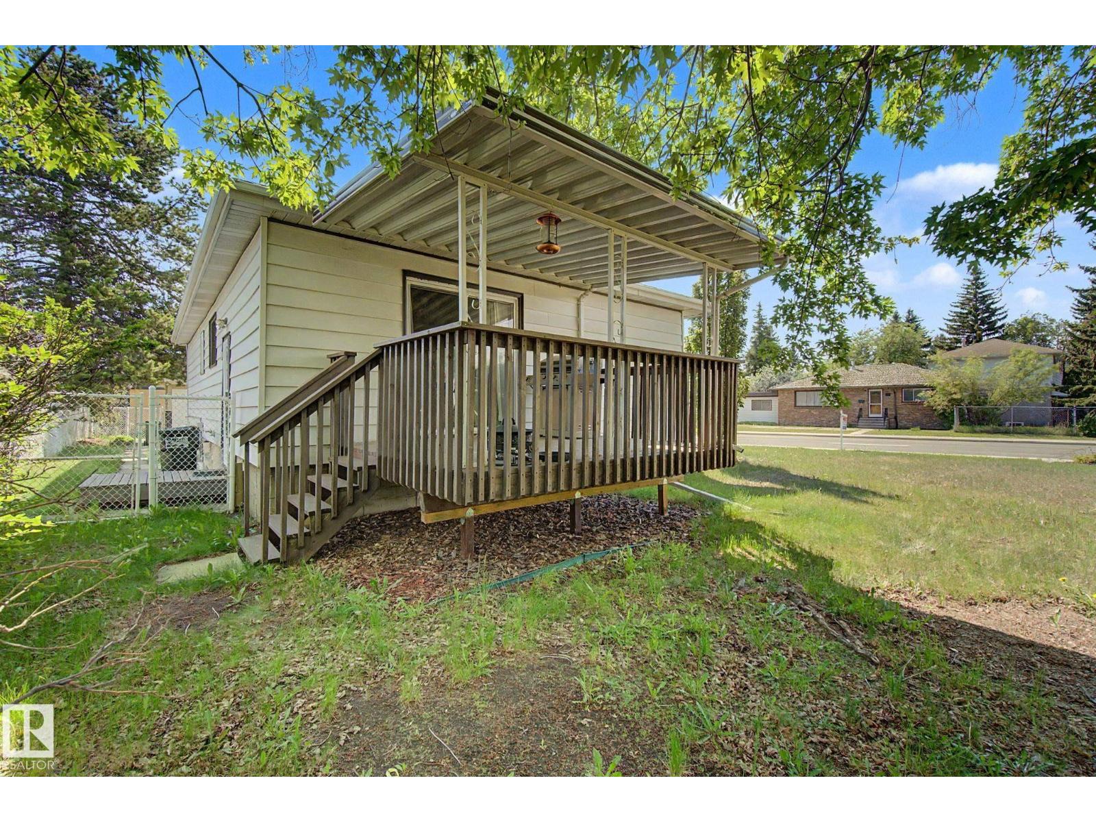 8208 73 AV NW - 49