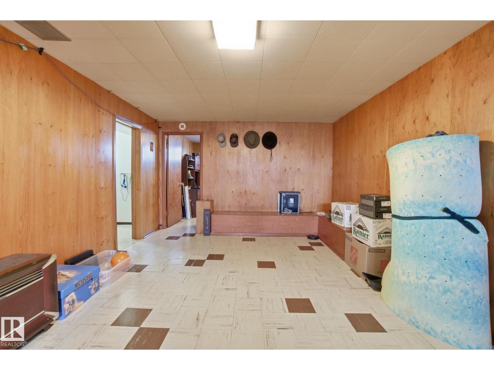 8208 73 AV NW - 32