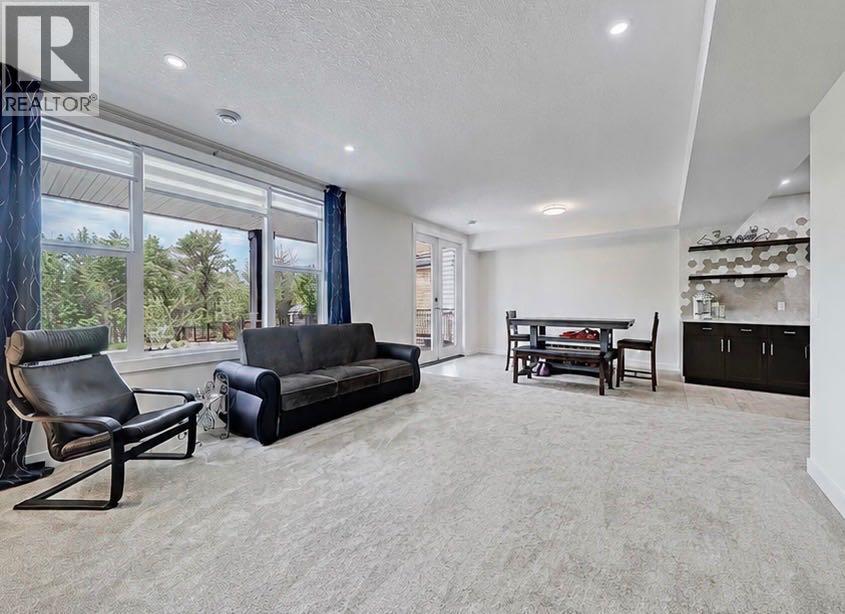 548 Cranbrook Gardens SE - 11