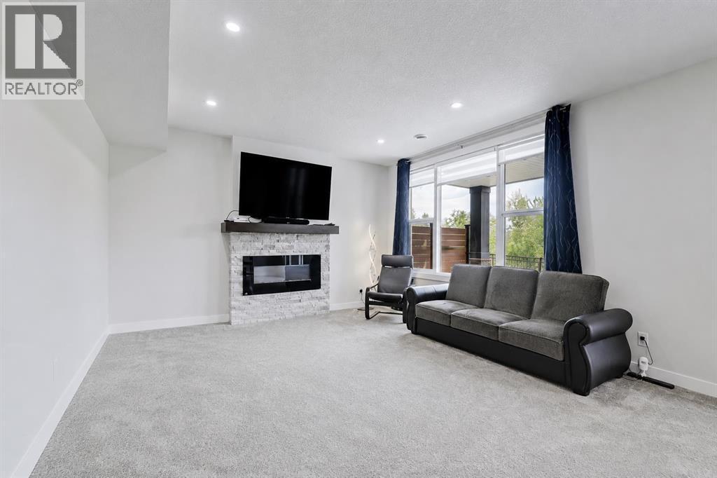 548 Cranbrook Gardens SE - 13