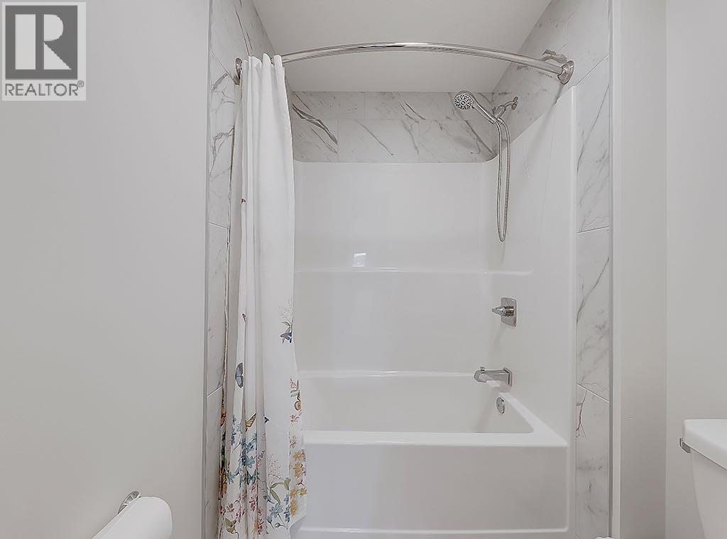 548 Cranbrook Gardens SE - 26