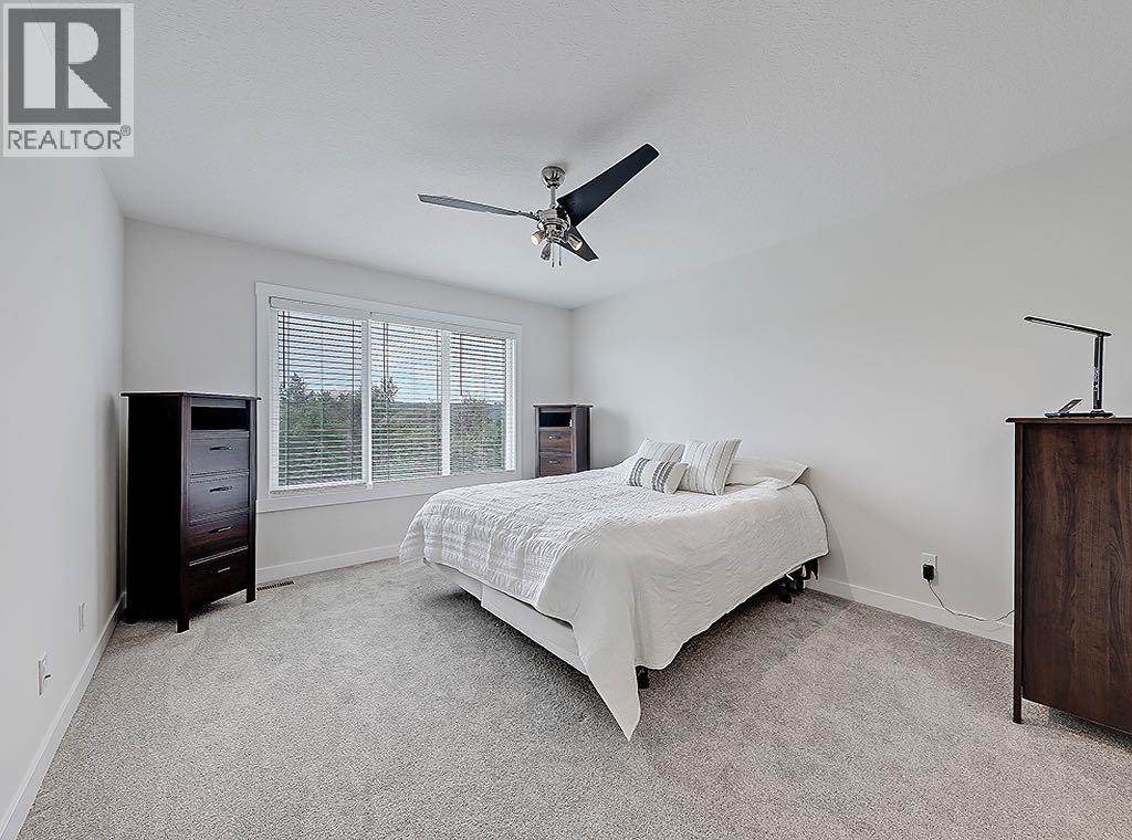 548 Cranbrook Gardens SE - 16