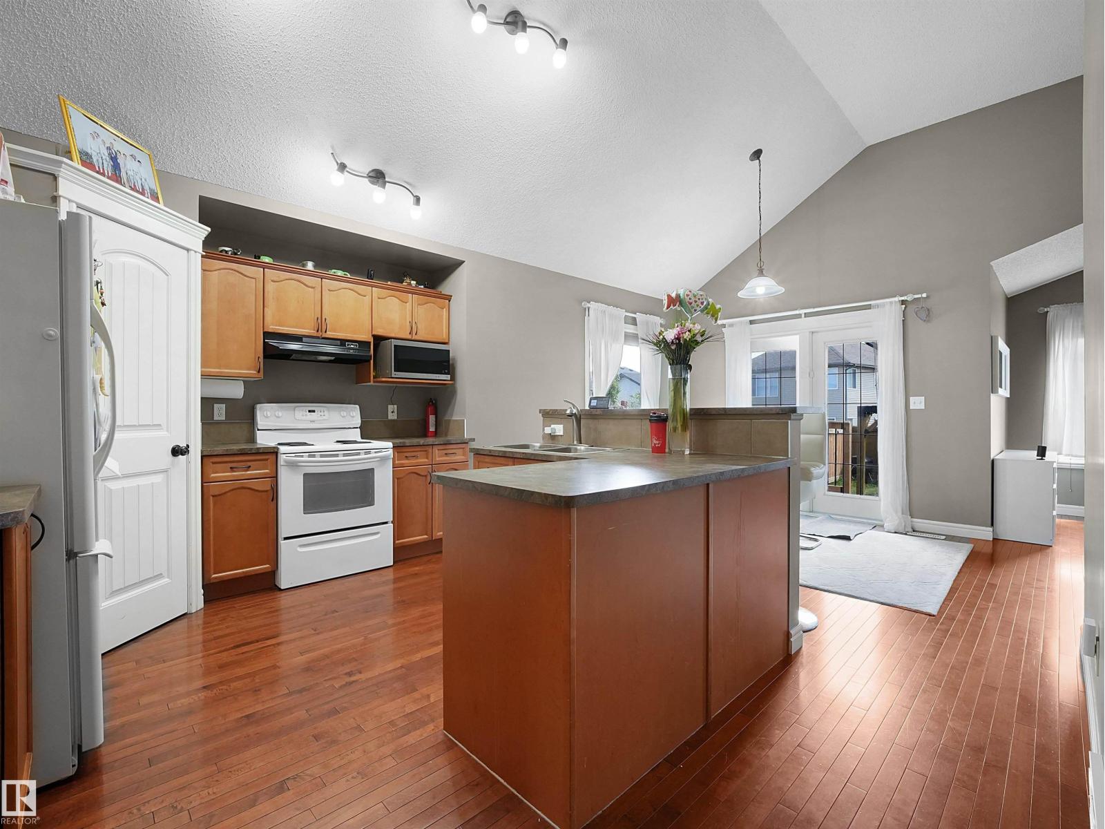 4021 158 AV NW NW - 7