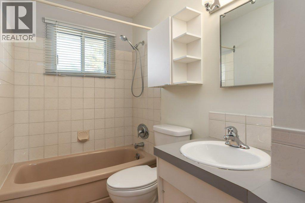 3447 Bonita Crescent NW - 10