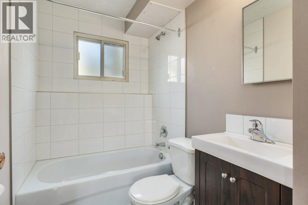 3447 Bonita Crescent NW - 17