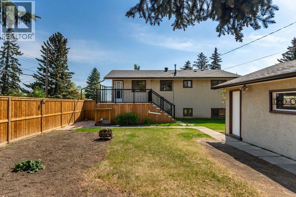 3447 Bonita Crescent NW - 24