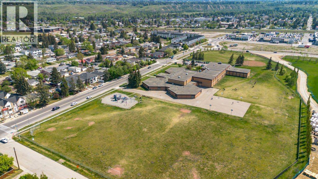 3447 Bonita Crescent NW - 33