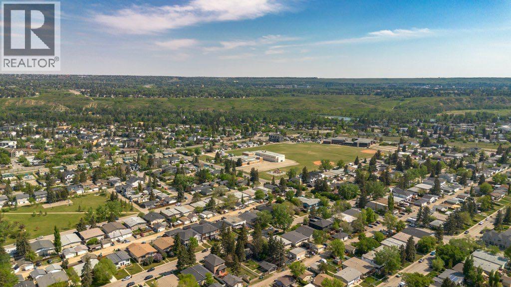 3447 Bonita Crescent NW - 34