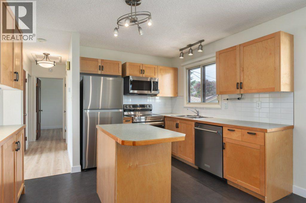 3447 Bonita Crescent NW - 6