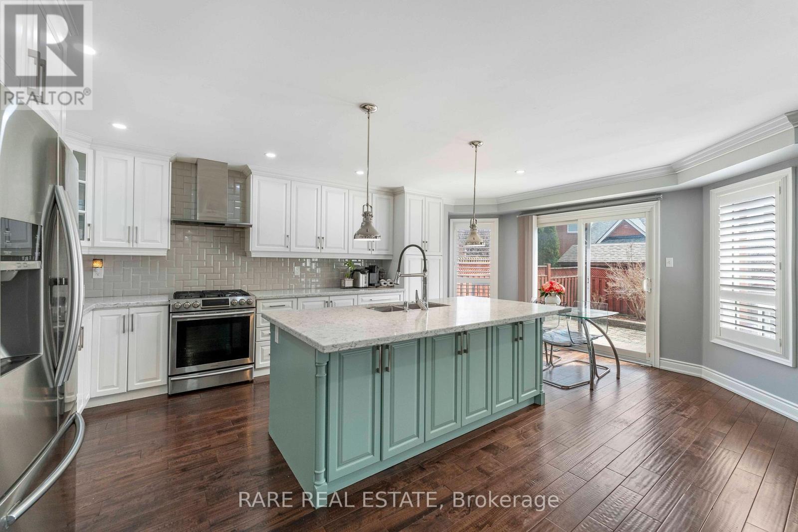 33 SOUTHBEND DRIVE - 31