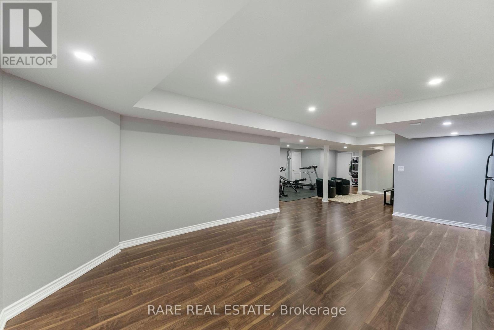 33 SOUTHBEND DRIVE - 38