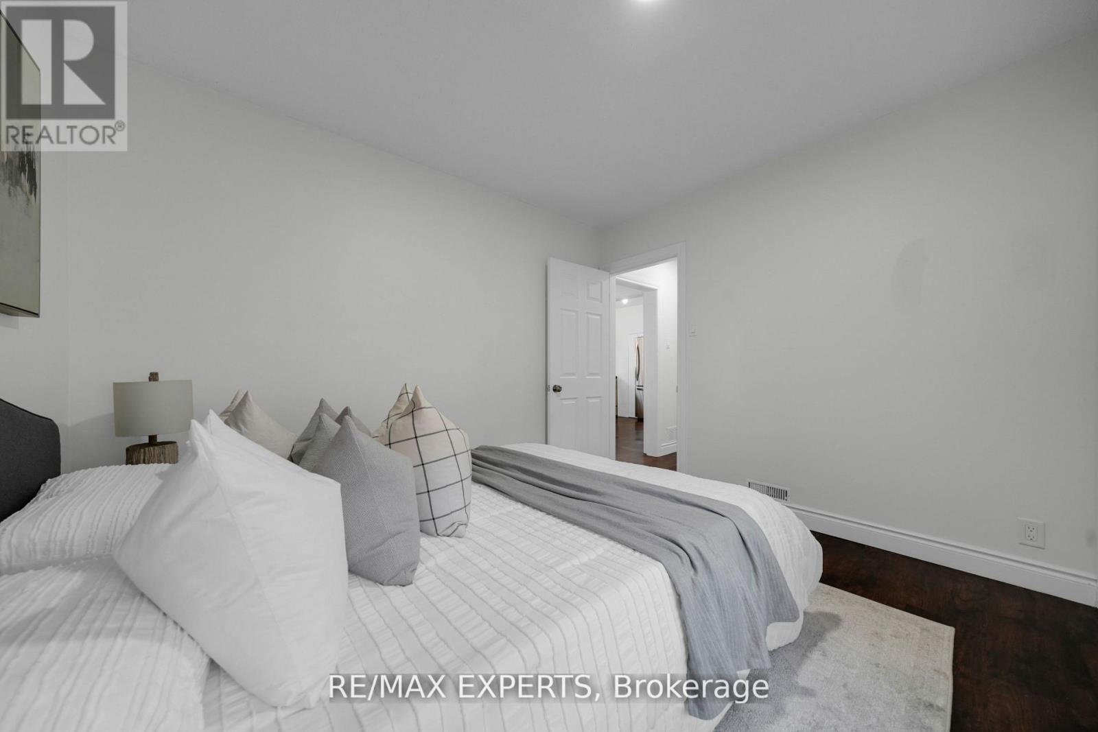 4 LARCHMERE AVENUE - 28