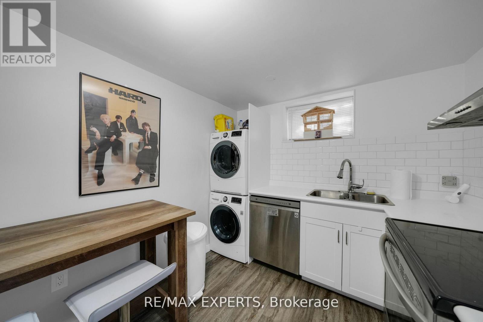 4 LARCHMERE AVENUE - 40